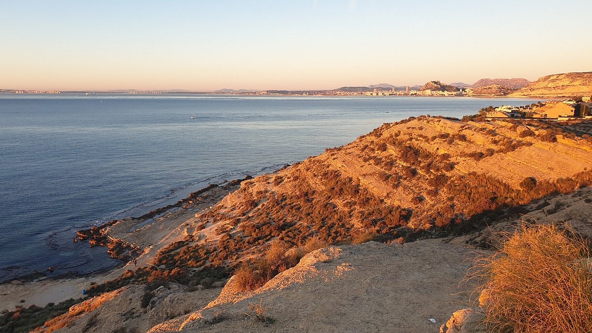 Acantilados del Cabo de las Huertas con vistas al Mediterráneo